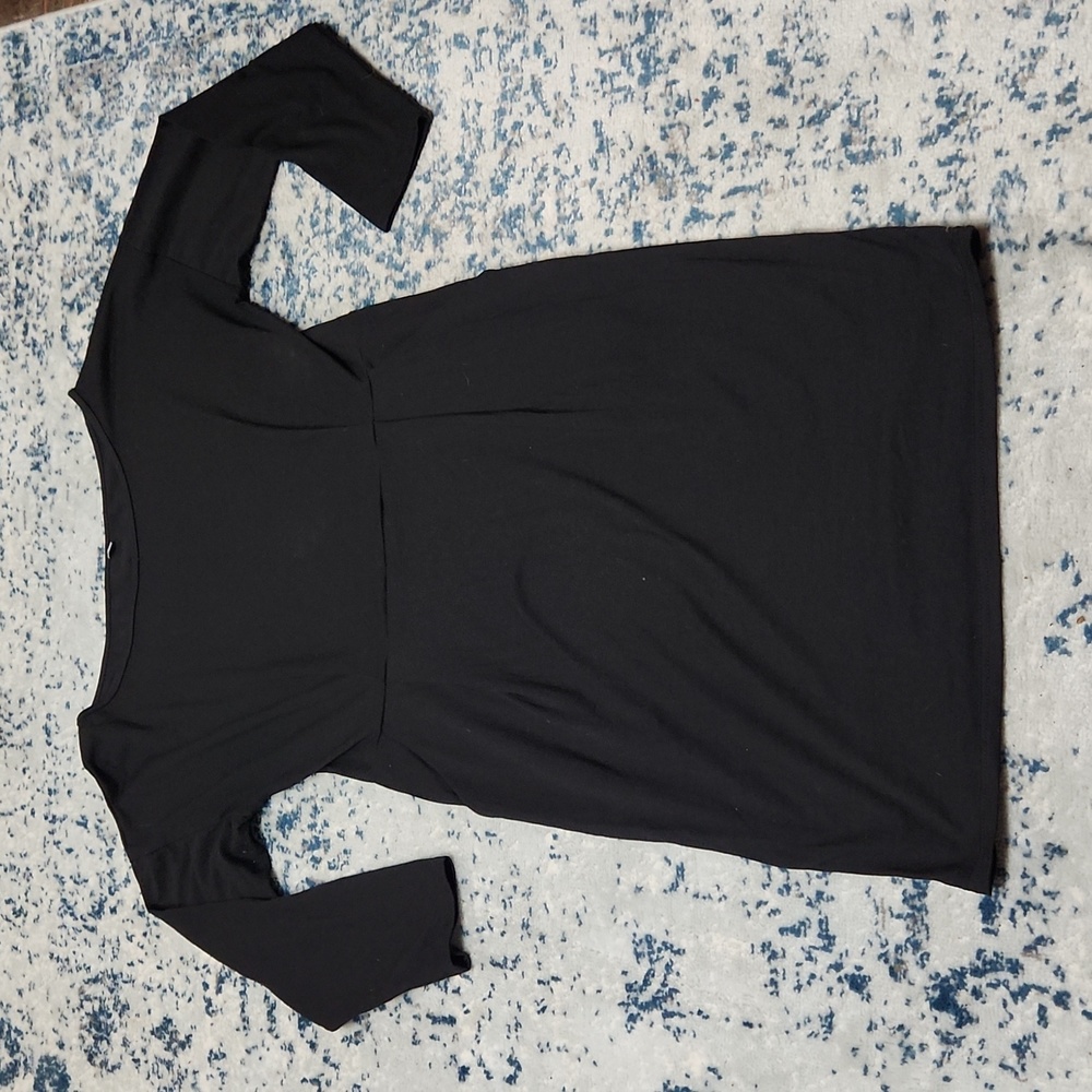Black bodycon dress